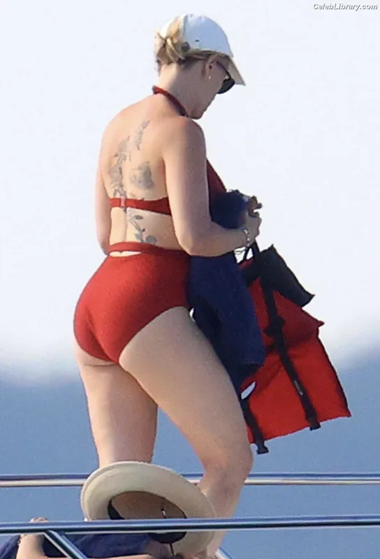 Scarlett Johansson photo 12 of 2617