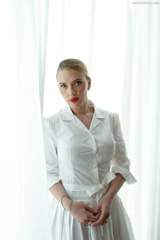 Scarlett Johansson photo 13 of 2617