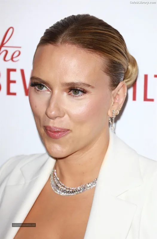 Scarlett Johansson photo 3 of 2617