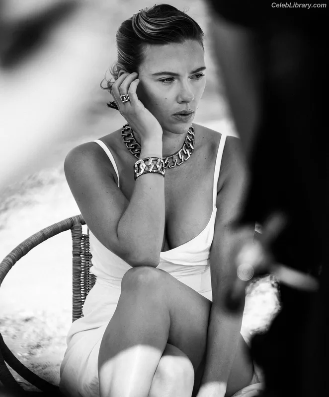 Scarlett Johansson photo 4 of 2617