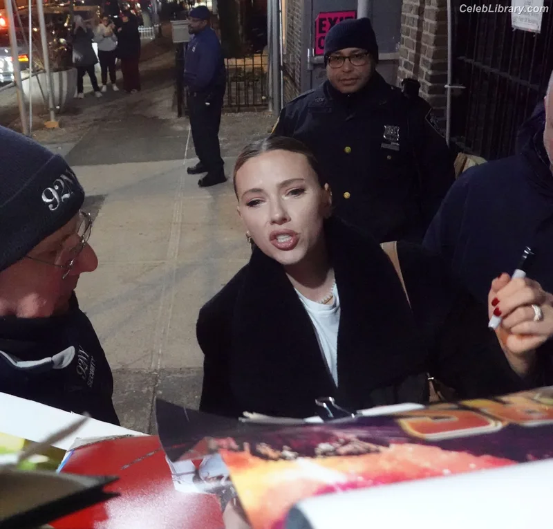 Scarlett Johansson photo 9 of 2617