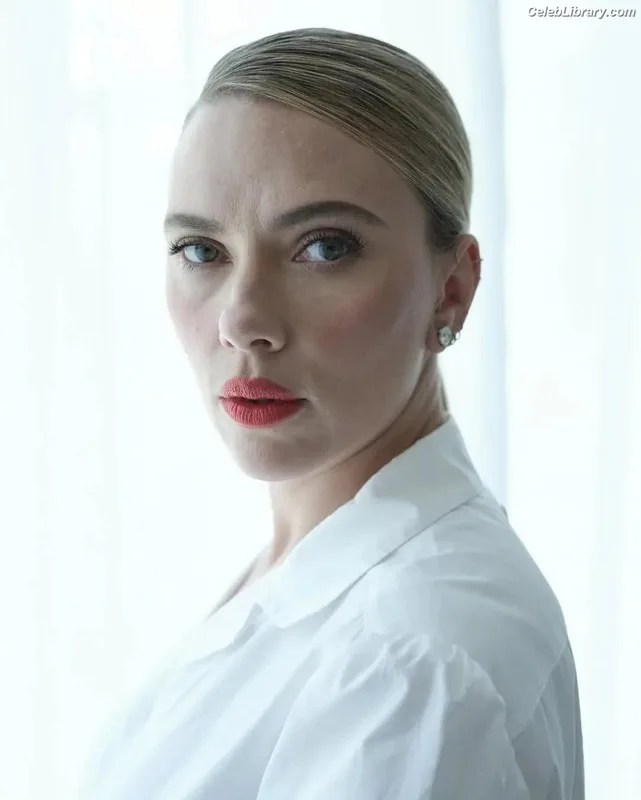 Scarlett Johansson photo 15 of 2617