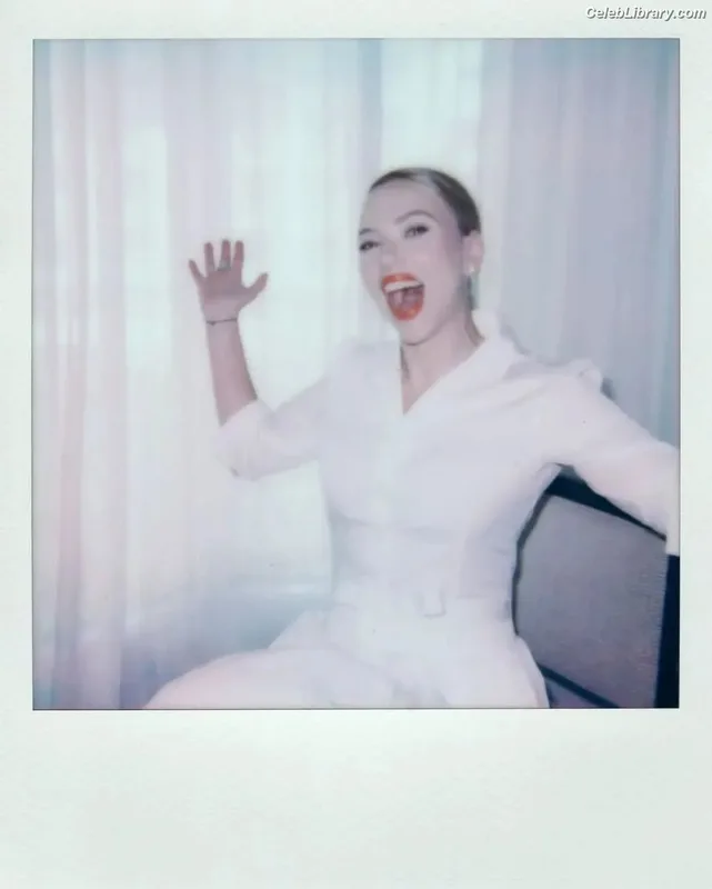 Scarlett Johansson photo 16 of 2617
