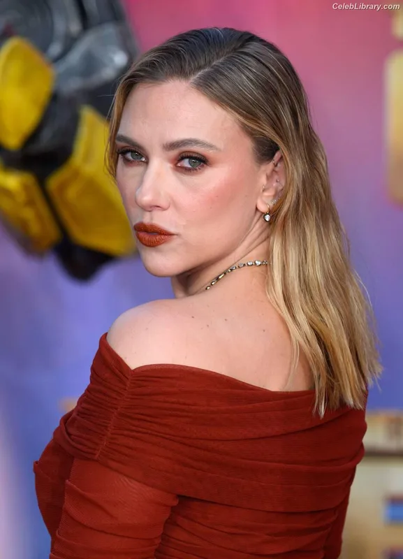 Scarlett Johansson photo 20 of 2617