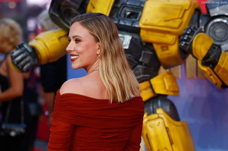 Scarlett Johansson photo 21 of 2617