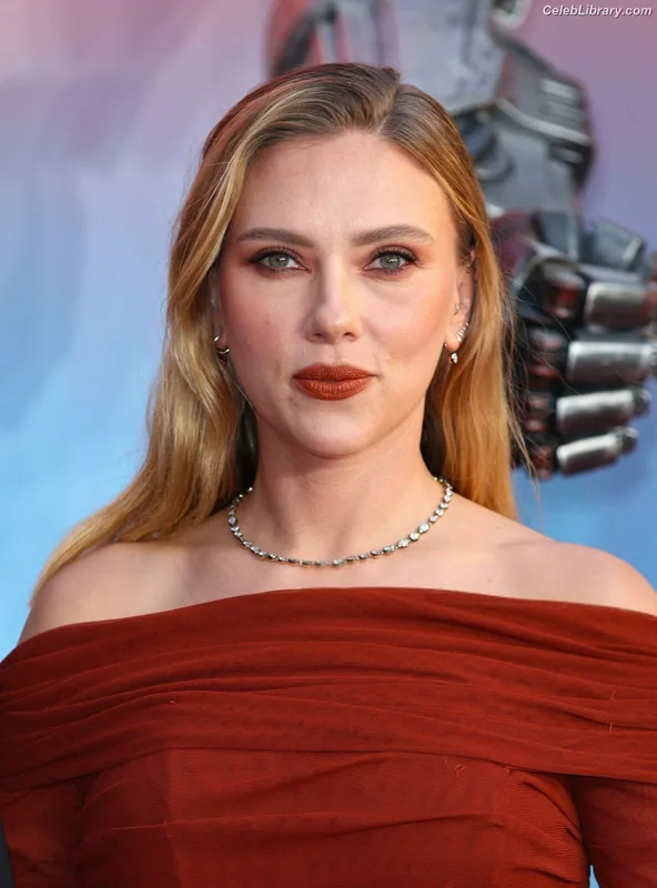 Scarlett Johansson photo 1 of 2617