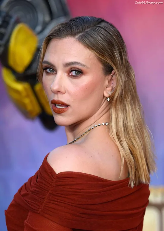 Scarlett Johansson photo 9 of 2617