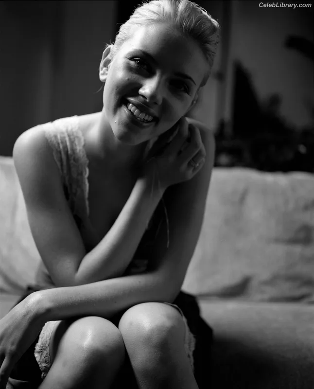 Scarlett Johansson photo 10 of 2617