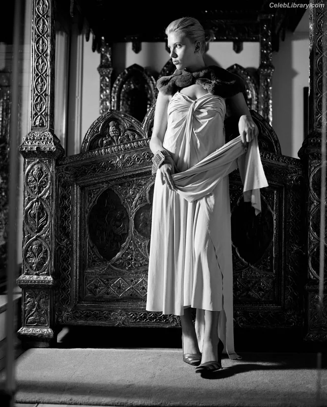 Scarlett Johansson photo 11 of 2617