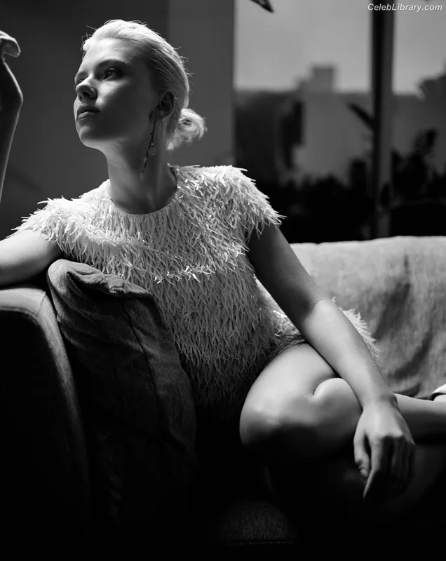 Scarlett Johansson photo 12 of 2617
