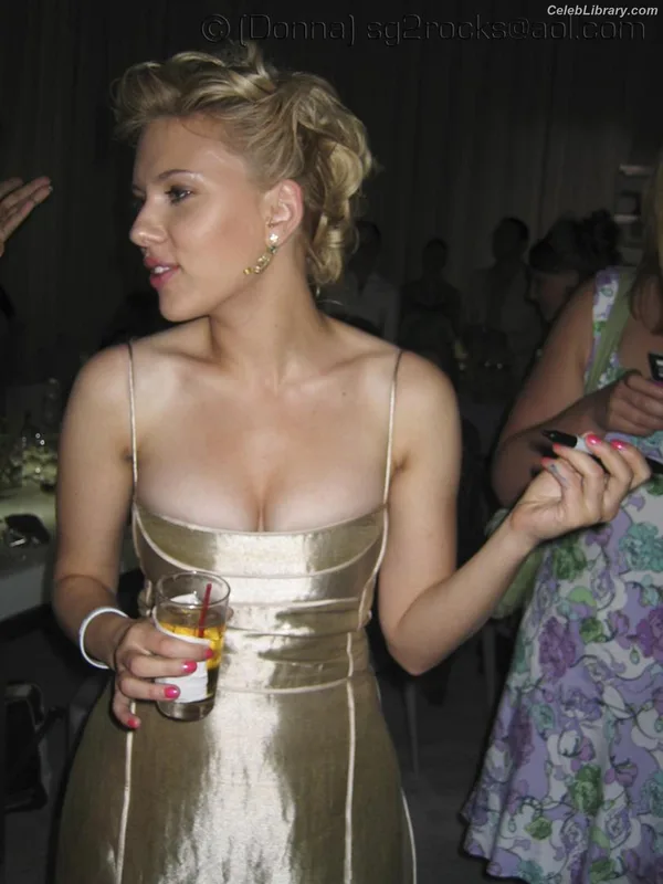 Scarlett Johansson photo 17 of 2617