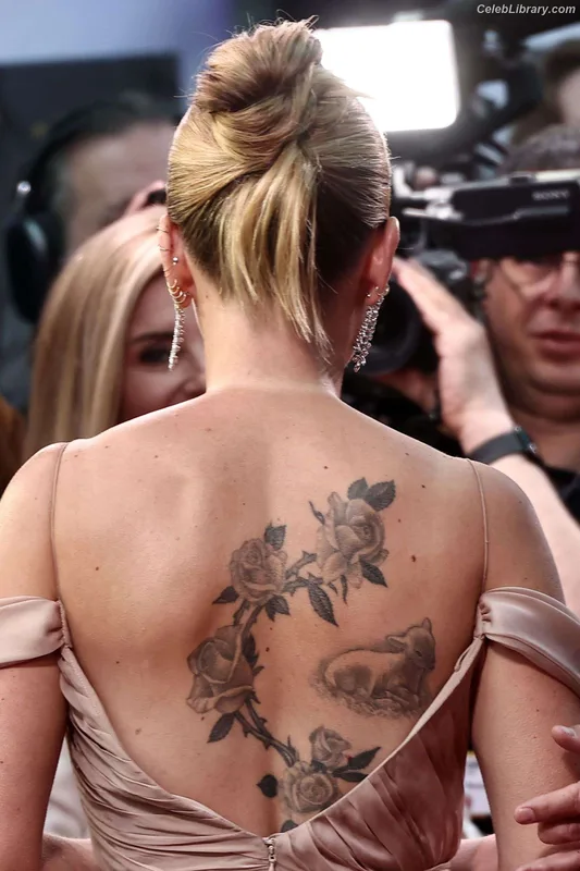 Scarlett Johansson photo 8 of 2617