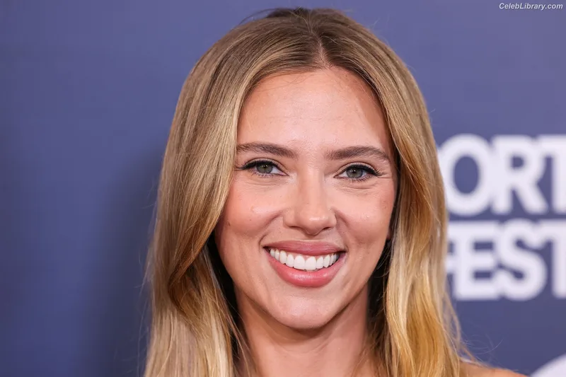 Scarlett Johansson photo 3 of 2617