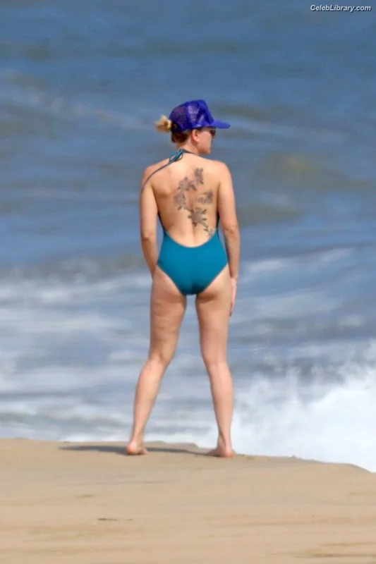 Scarlett Johansson photo 3 of 2617