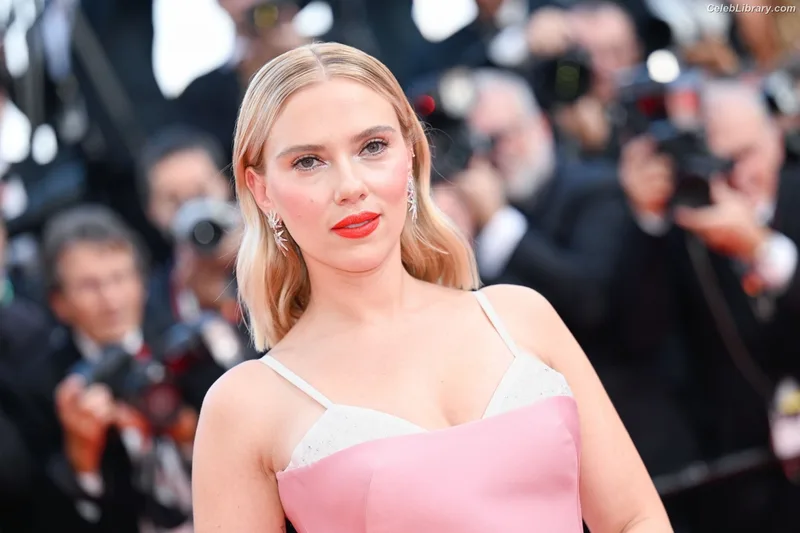 Scarlett Johansson photo 21 of 2617