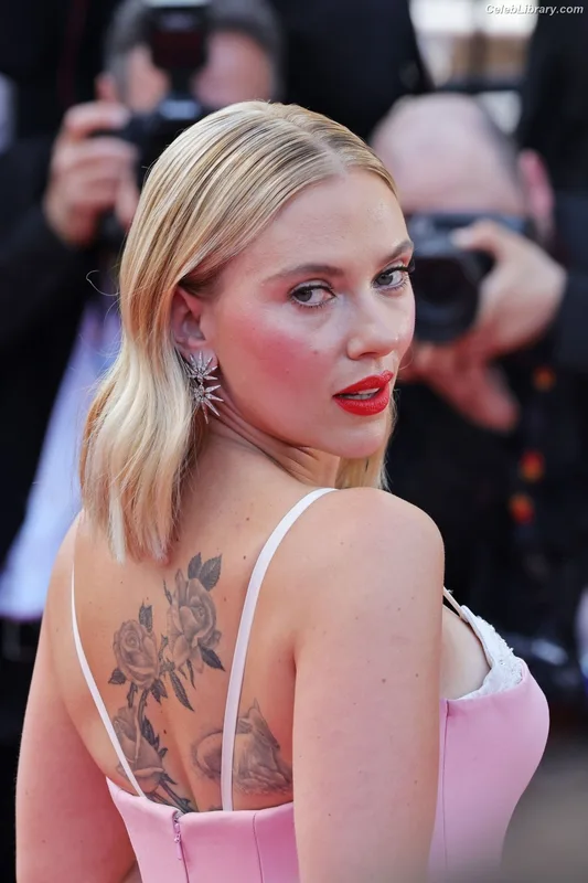 Scarlett Johansson photo 22 of 2617
