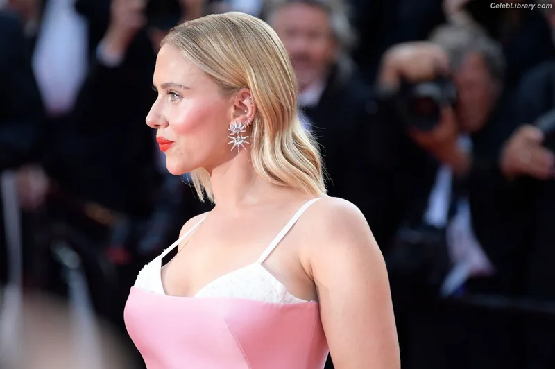 Scarlett Johansson photo 23 of 2617