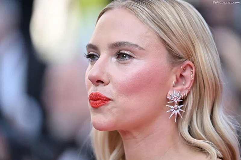 Scarlett Johansson photo 1 of 2617