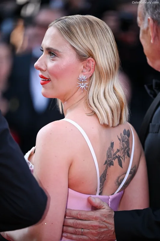 Scarlett Johansson photo 4 of 2617