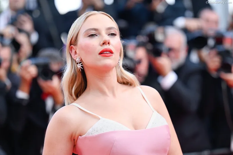 Scarlett Johansson photo 5 of 2617