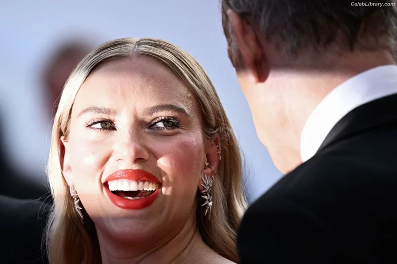 Scarlett Johansson photo 9 of 2617