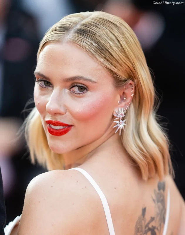 Scarlett Johansson photo 10 of 2617