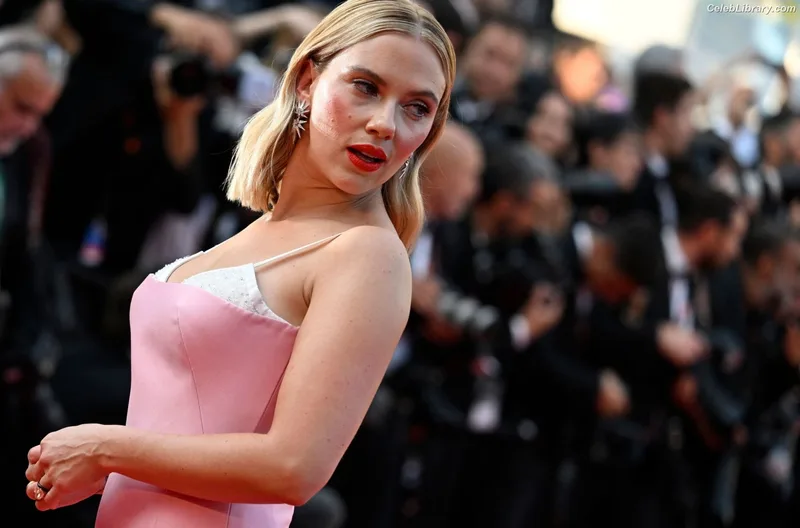 Scarlett Johansson photo 11 of 2617