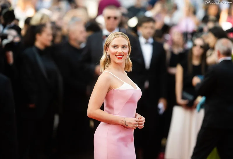 Scarlett Johansson photo 19 of 2617