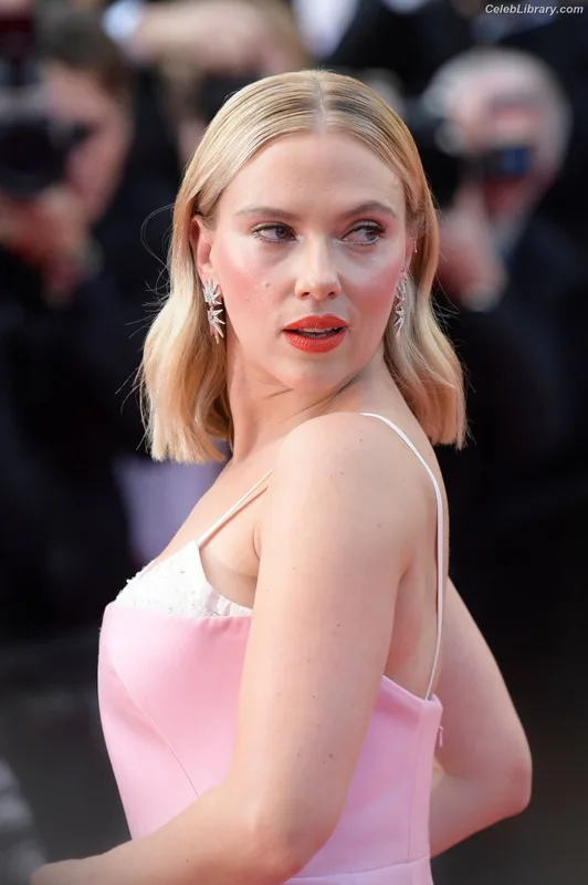 Scarlett Johansson photo 21 of 2617