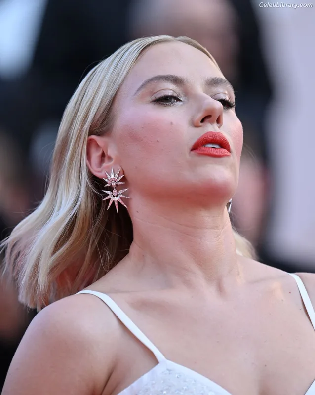 Scarlett Johansson photo 23 of 2617