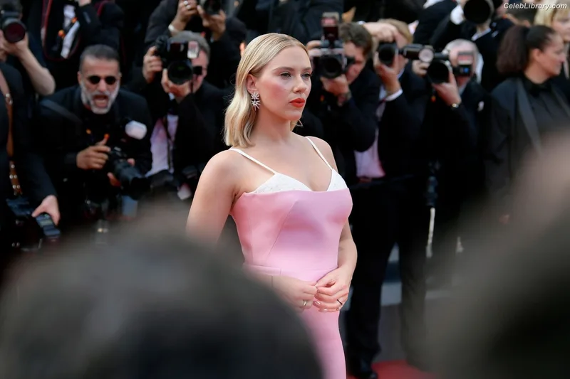 Scarlett Johansson photo 3 of 2617