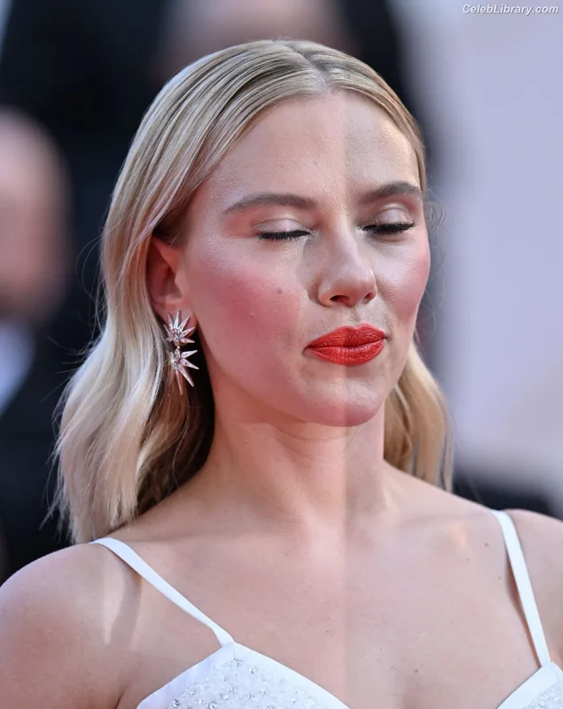 Scarlett Johansson photo 11 of 2617