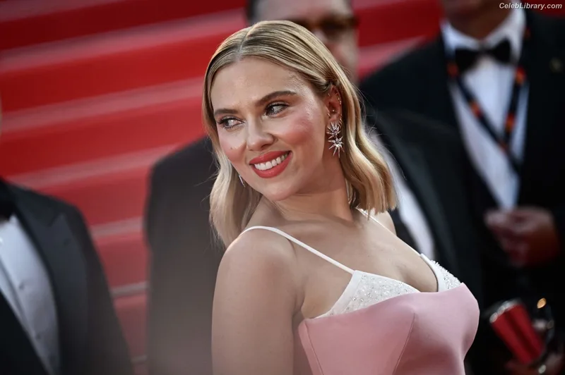 Scarlett Johansson photo 16 of 2617