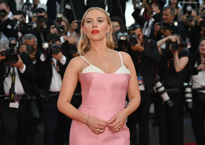 Scarlett Johansson photo 18 of 2617