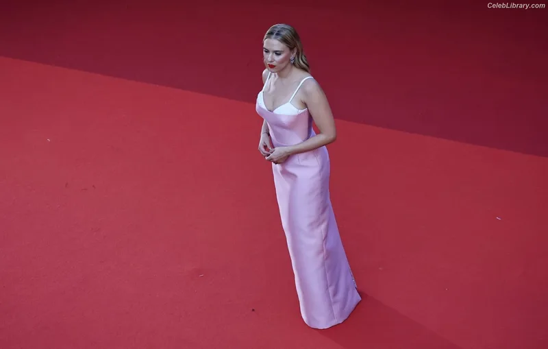 Scarlett Johansson photo 20 of 2617