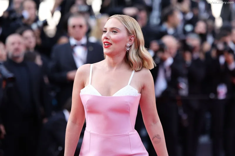 Scarlett Johansson photo 2 of 2617