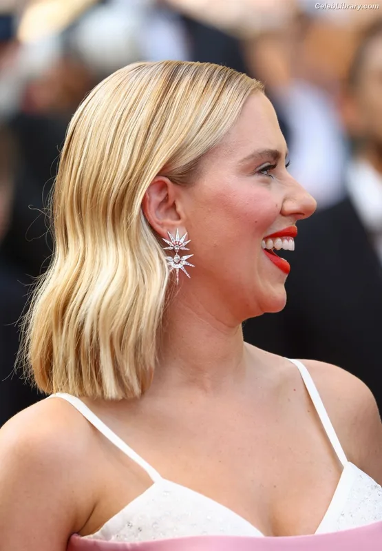 Scarlett Johansson photo 6 of 2617