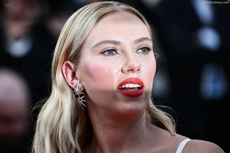 Scarlett Johansson photo 12 of 2617