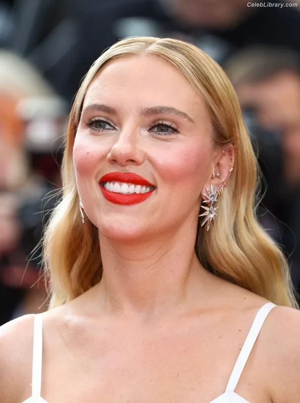 Scarlett Johansson photo 13 of 2617