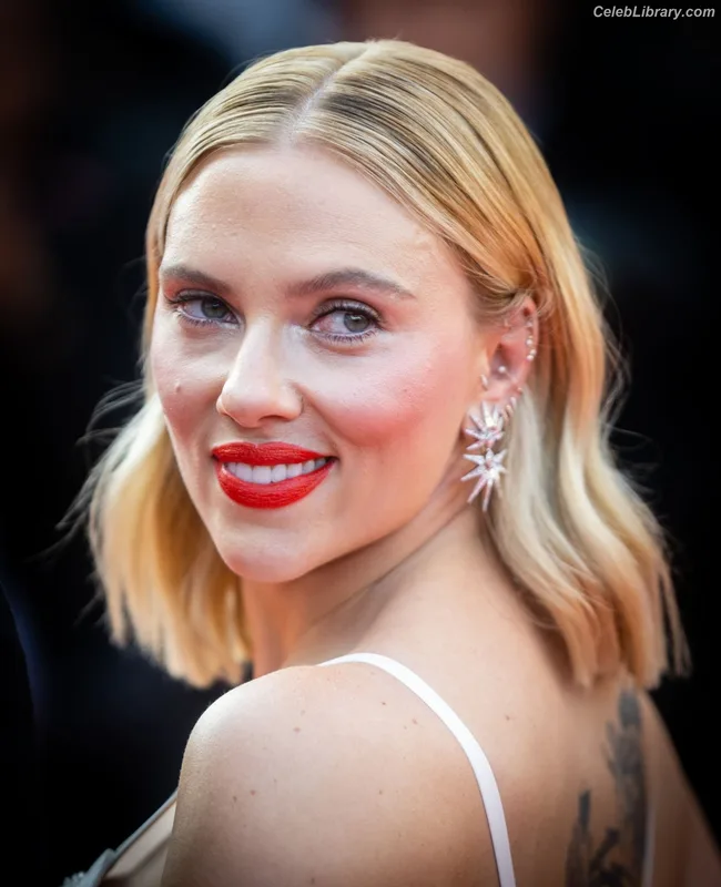 Scarlett Johansson photo 21 of 2617