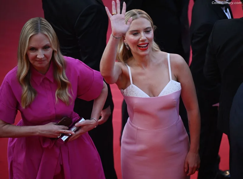 Scarlett Johansson photo 22 of 2617