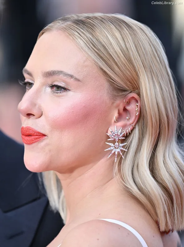 Scarlett Johansson photo 23 of 2617