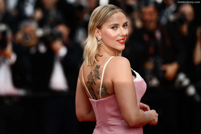 Scarlett Johansson photo 3 of 2617