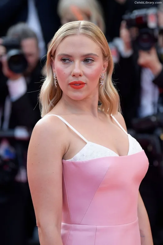 Scarlett Johansson photo 6 of 2617