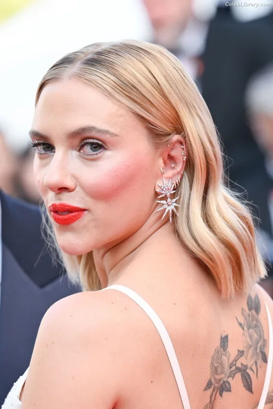 Scarlett Johansson photo 8 of 2617