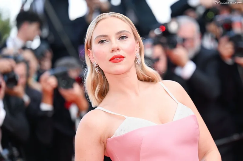 Scarlett Johansson photo 21 of 2617