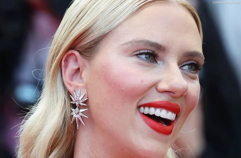 Scarlett Johansson photo 2 of 2617