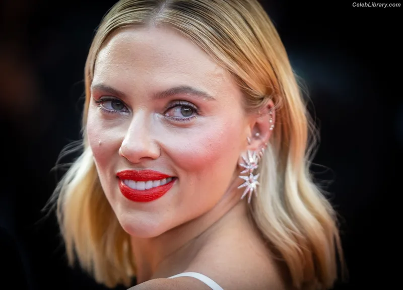Scarlett Johansson photo 8 of 2617