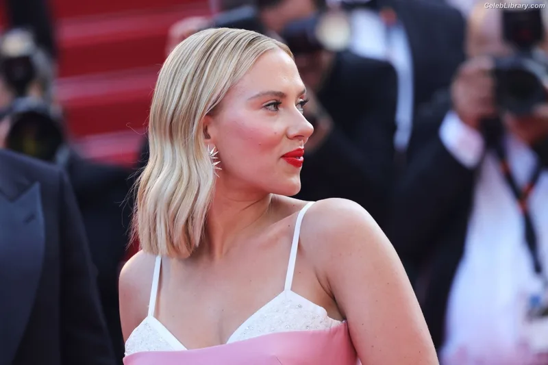 Scarlett Johansson photo 16 of 2617