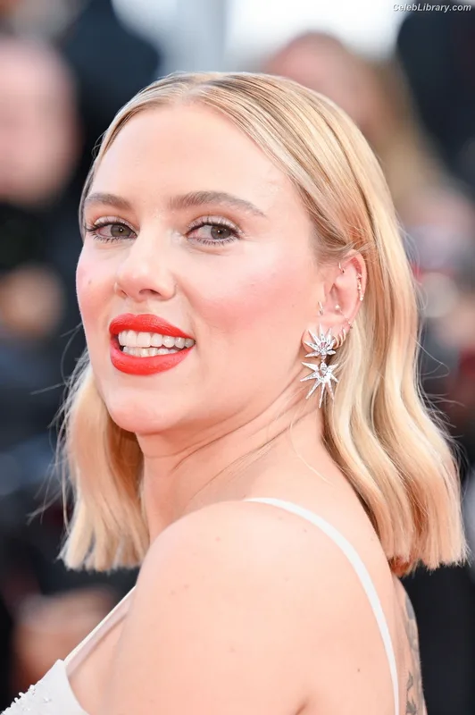 Scarlett Johansson photo 17 of 2617